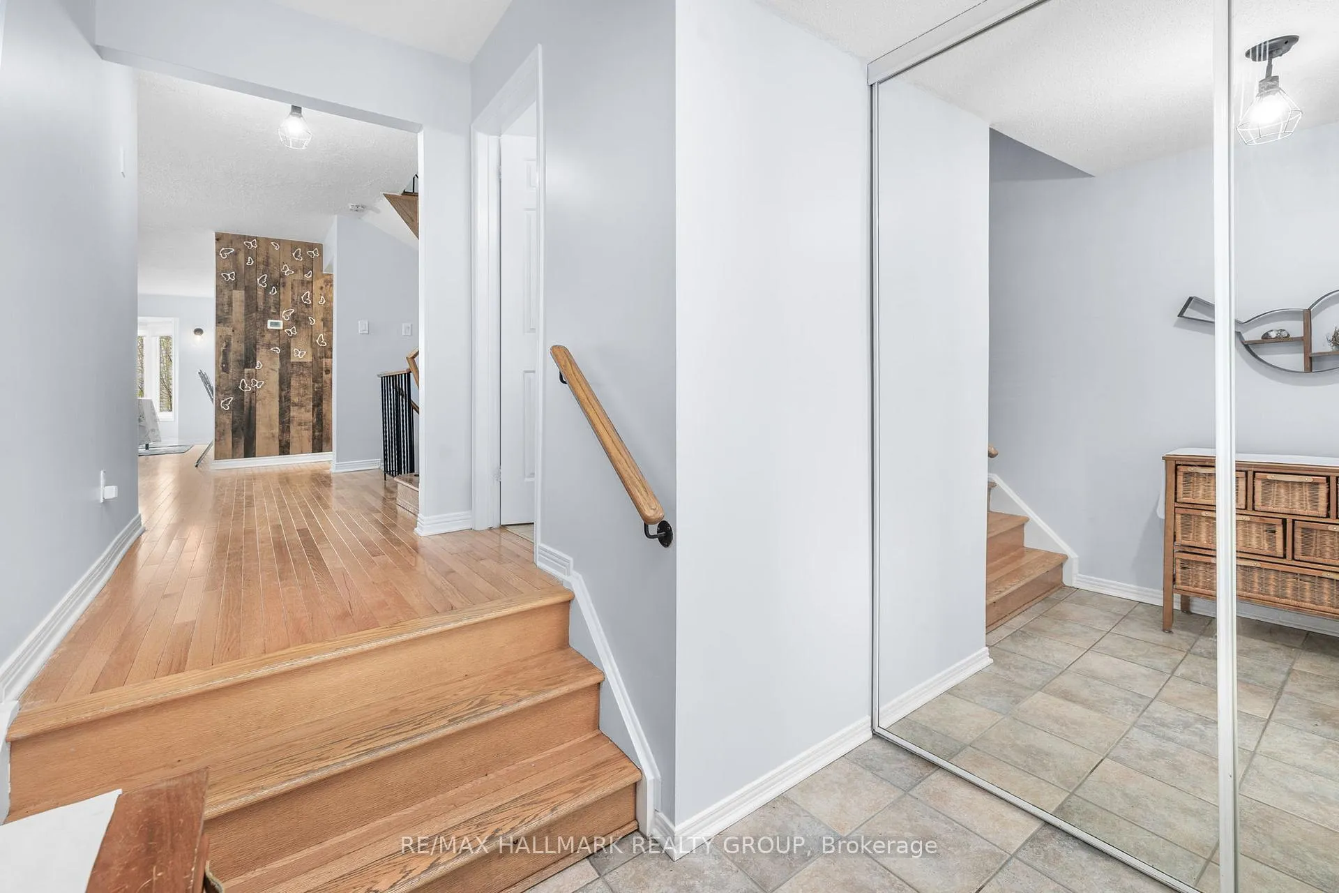 Photo 4 of 54 Fireside Crescent, Ottawa, Hunt Club Park/Greenboro — HOMEH