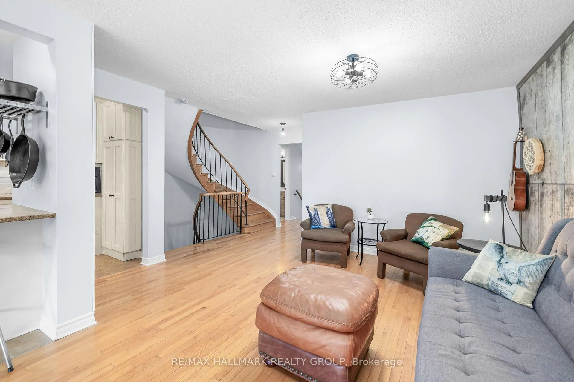 Photo 10 of 54 Fireside Crescent, Ottawa, Hunt Club Park/Greenboro — HOMEH