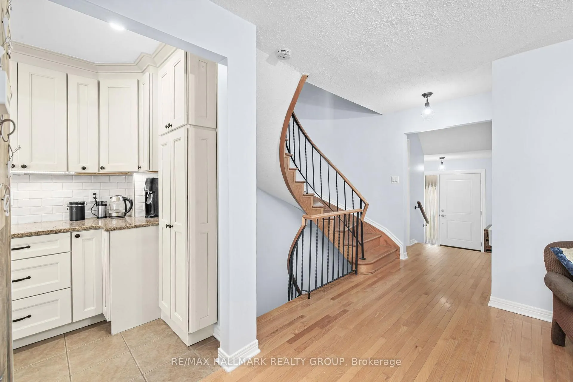Photo 16 of 54 Fireside Crescent, Ottawa, Hunt Club Park/Greenboro — HOMEH
