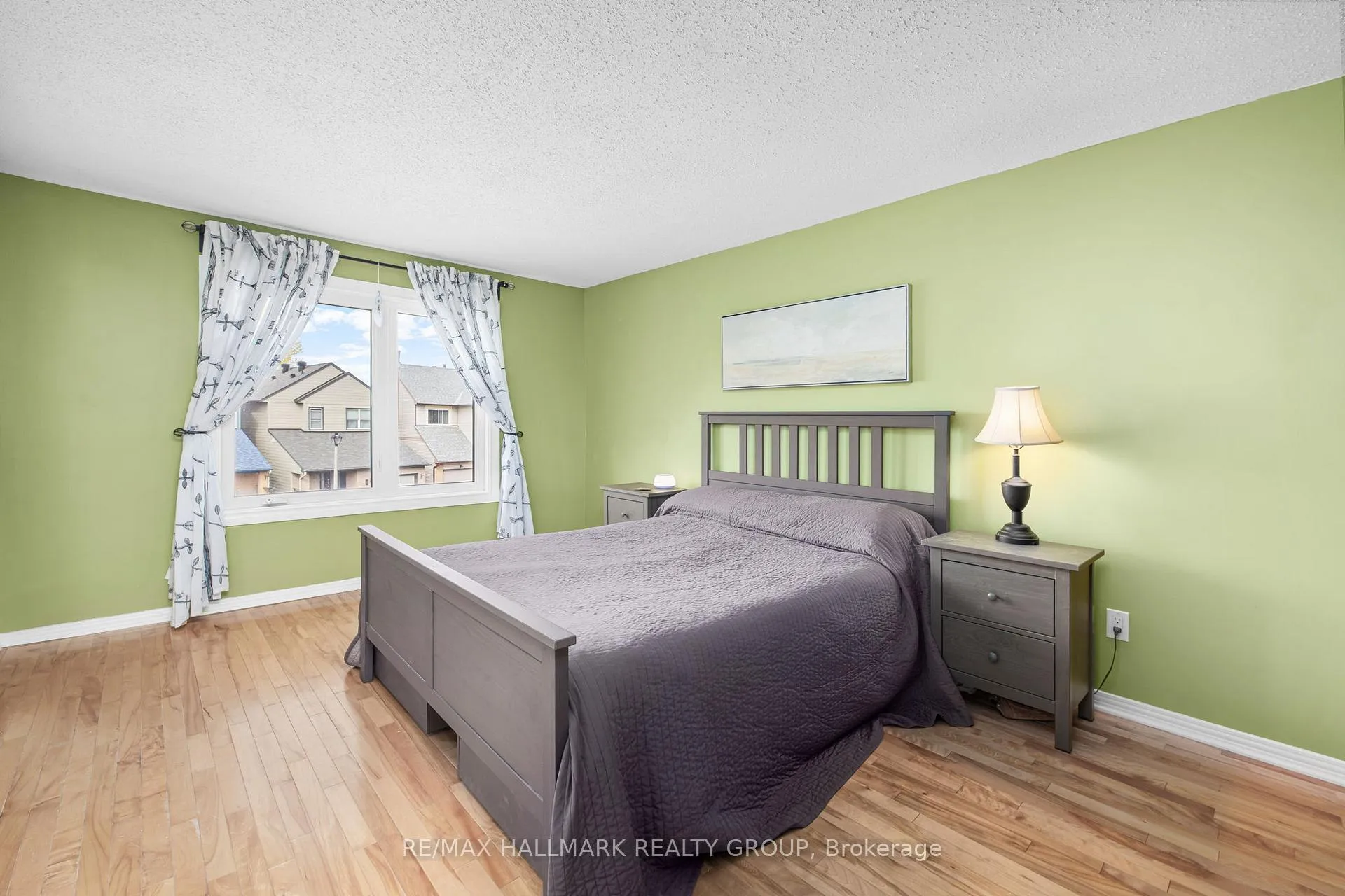 Photo 17 of 54 Fireside Crescent, Ottawa, Hunt Club Park/Greenboro — HOMEH