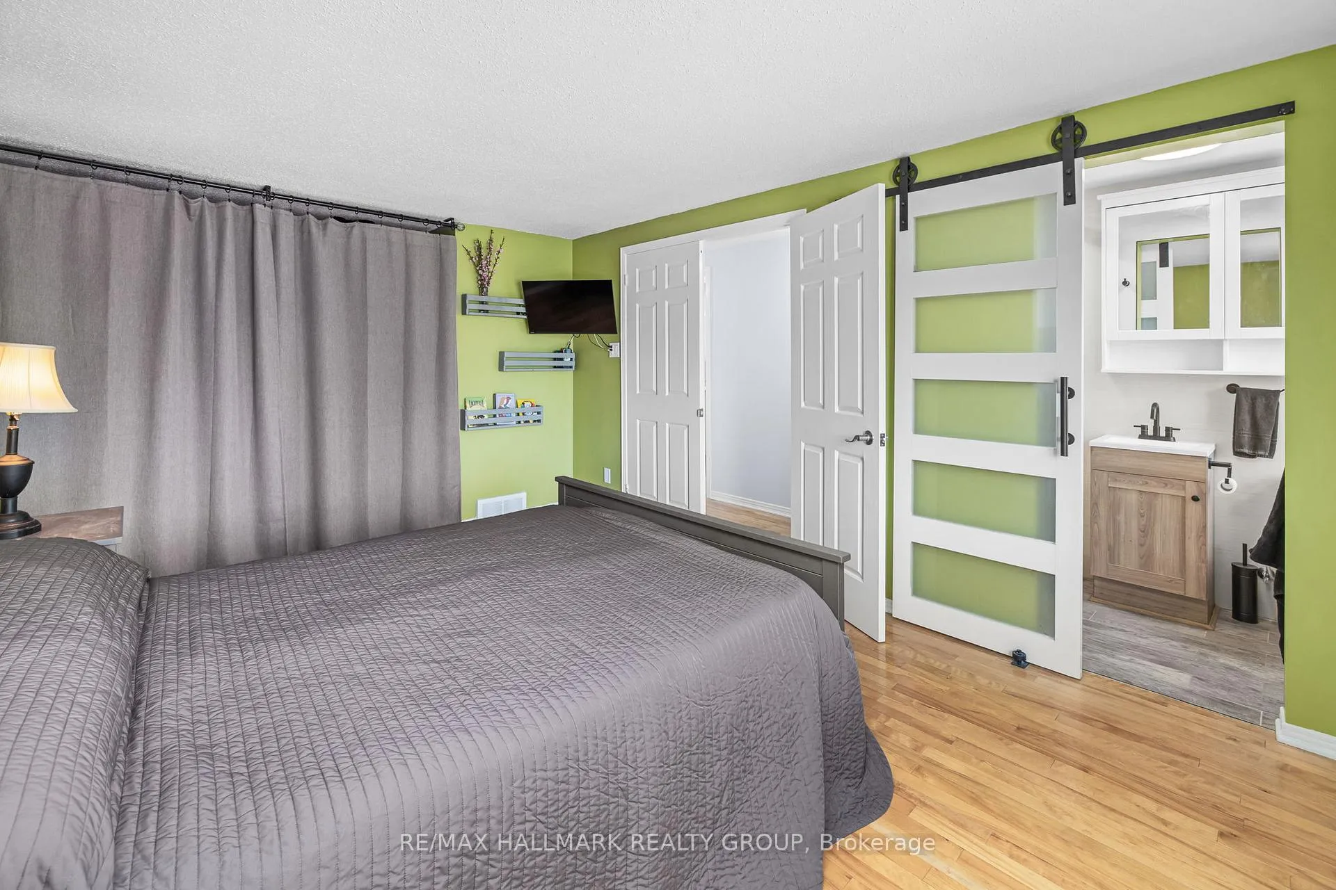 Photo 18 of 54 Fireside Crescent, Ottawa, Hunt Club Park/Greenboro — HOMEH