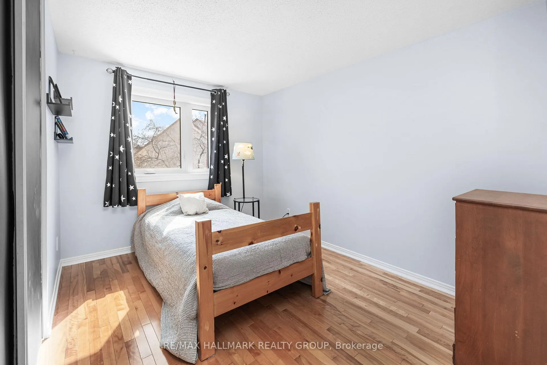 Photo 23 of 54 Fireside Crescent, Ottawa, Hunt Club Park/Greenboro — HOMEH