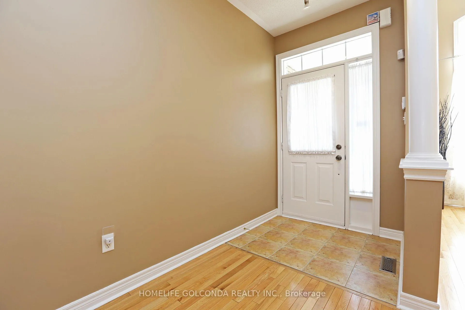 Photo 2 of 28 Barnstone Drive, Markham, Wismer — HOMEH