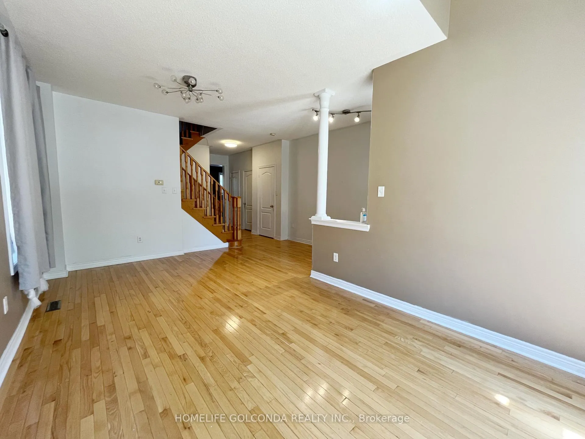 Photo 4 of 28 Barnstone Drive, Markham, Wismer — HOMEH