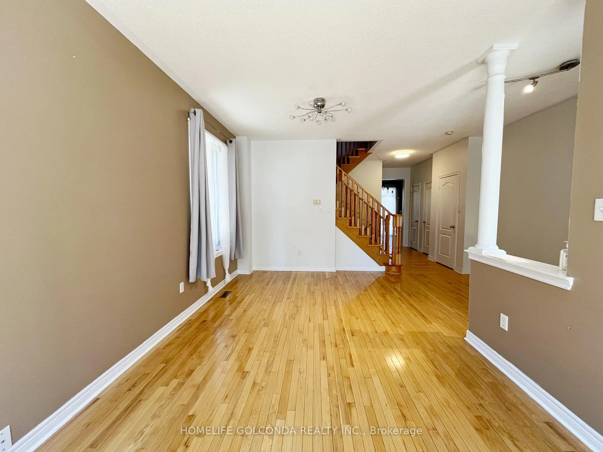 Photo 5 of 28 Barnstone Drive, Markham, Wismer — HOMEH