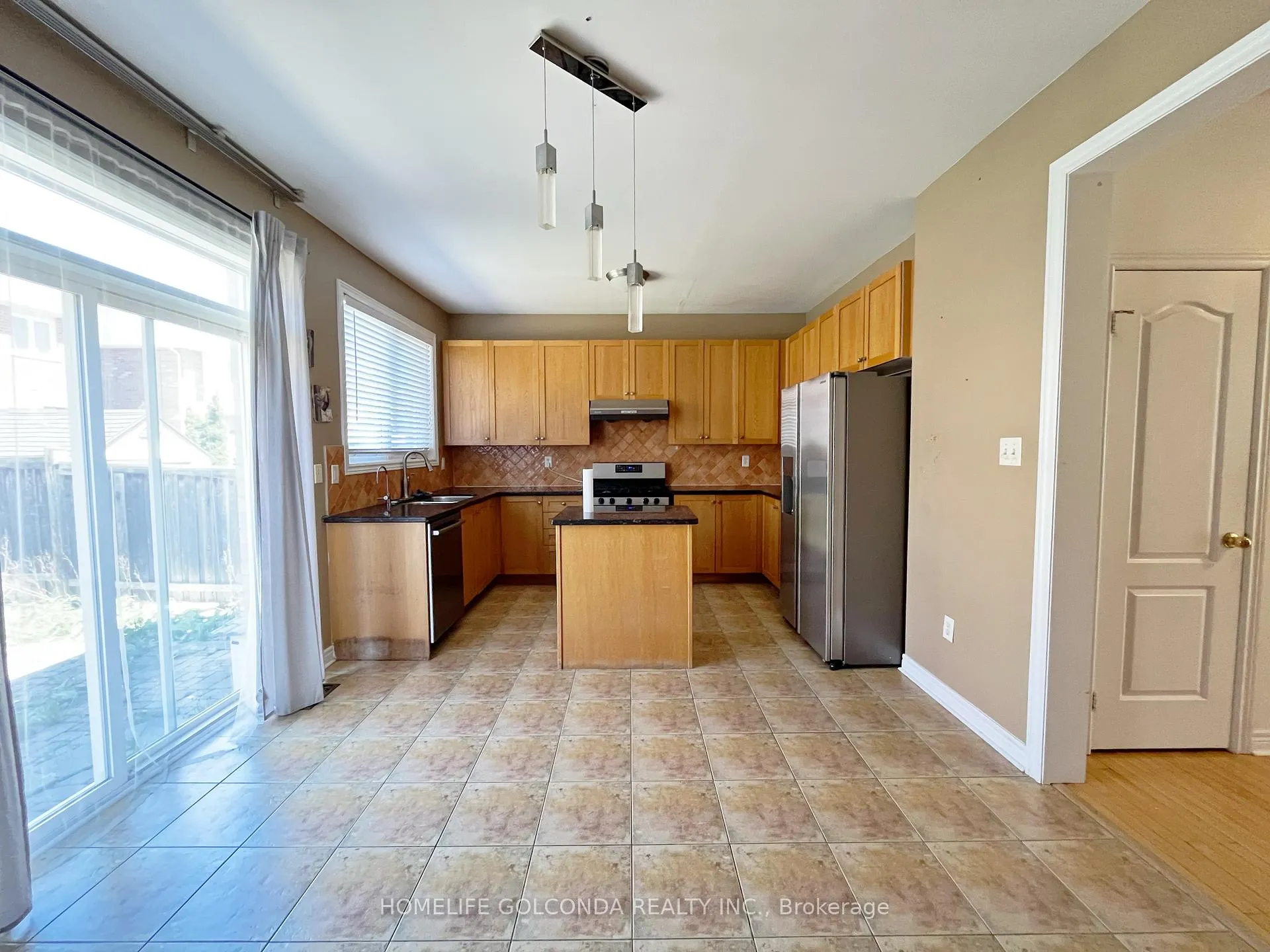 Photo 6 of 28 Barnstone Drive, Markham, Wismer — HOMEH