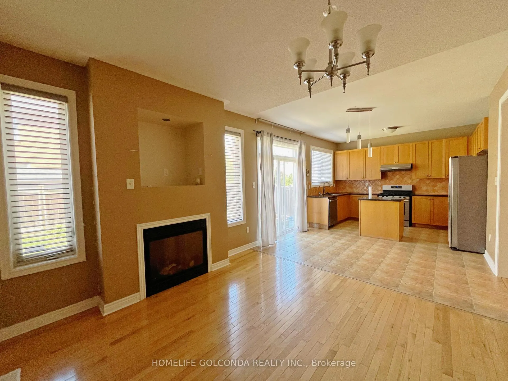 Photo 7 of 28 Barnstone Drive, Markham, Wismer — HOMEH
