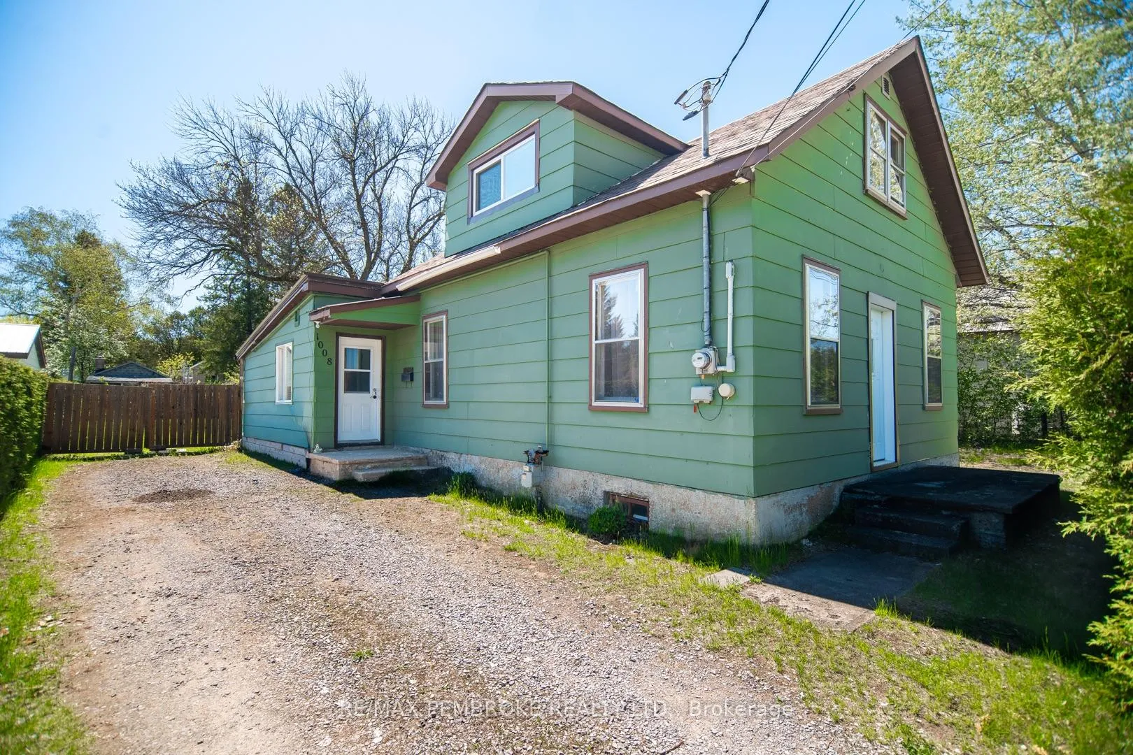 Photo 1 of 1008 Bronx Street, Pembroke — HOMEH