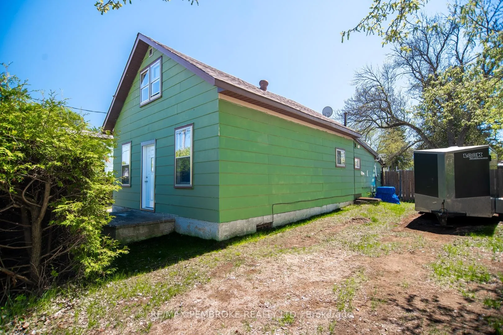 Photo 3 of 1008 Bronx Street, Pembroke — HOMEH