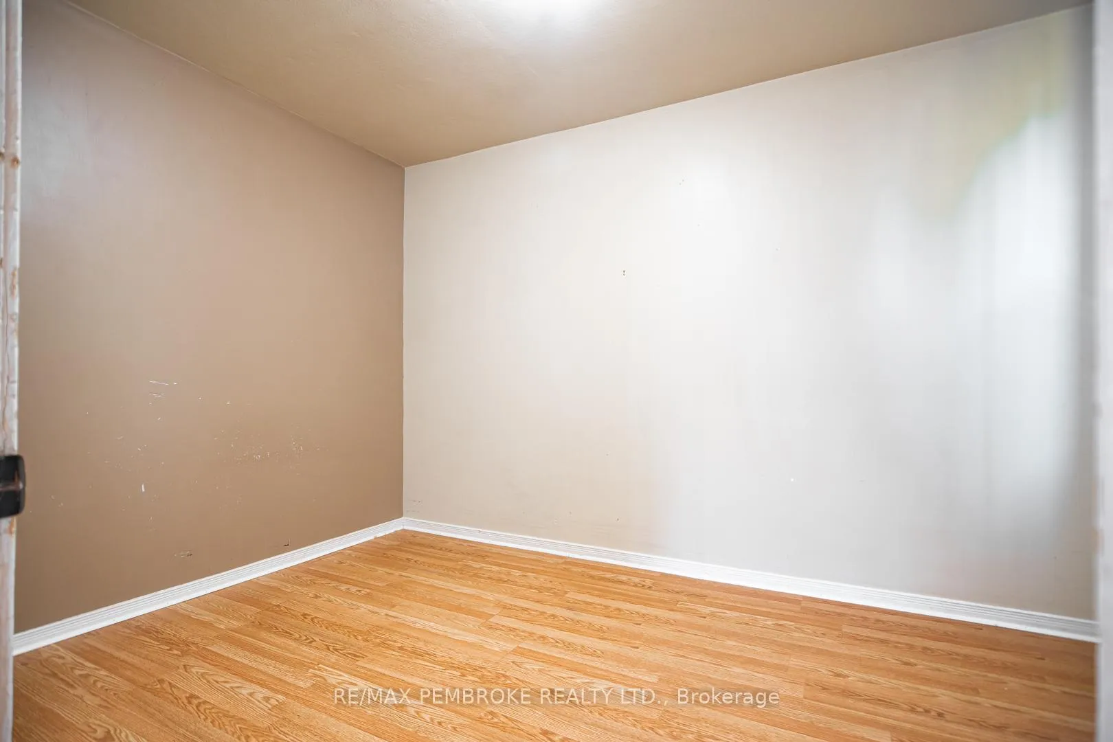 Photo 13 of 1008 Bronx Street, Pembroke — HOMEH