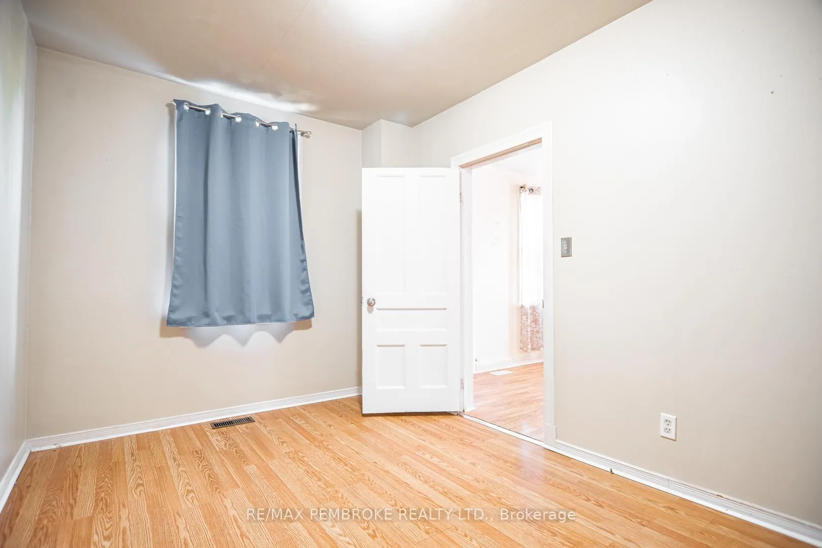 Photo 14 of 1008 Bronx Street, Pembroke — HOMEH