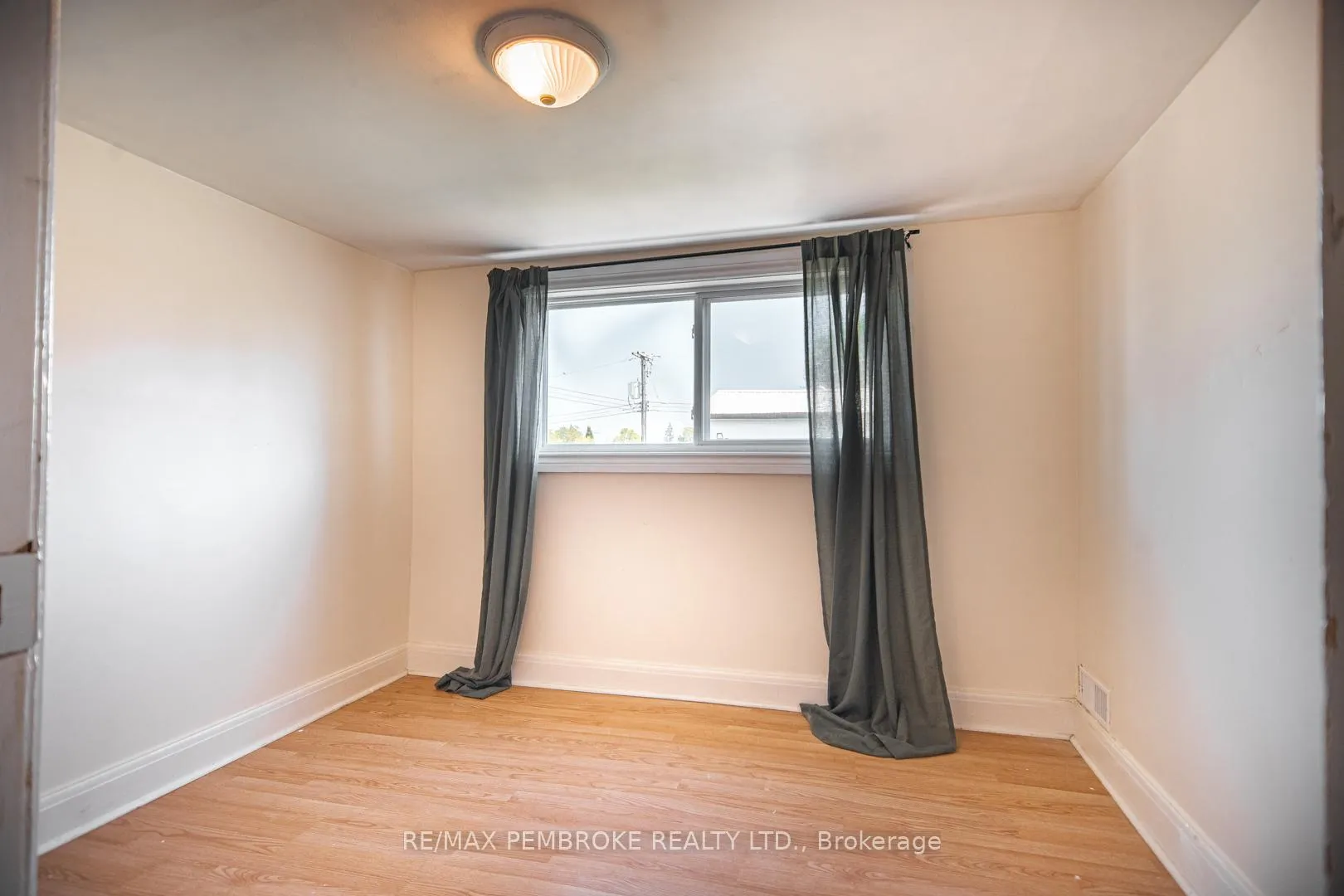 Photo 15 of 1008 Bronx Street, Pembroke — HOMEH