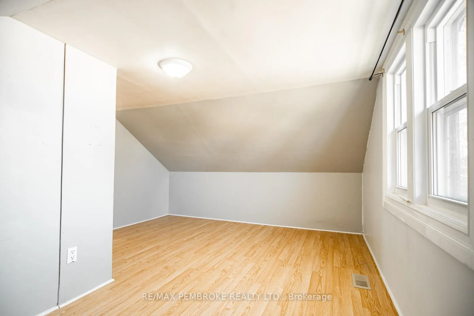 Photo 19 of 1008 Bronx Street, Pembroke — HOMEH
