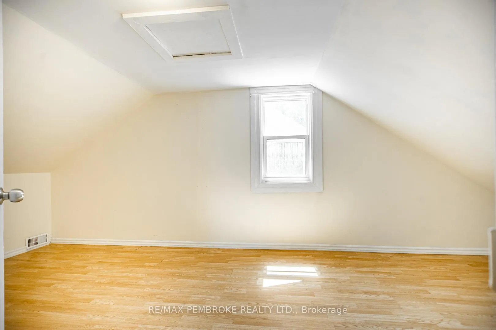 Photo 22 of 1008 Bronx Street, Pembroke — HOMEH