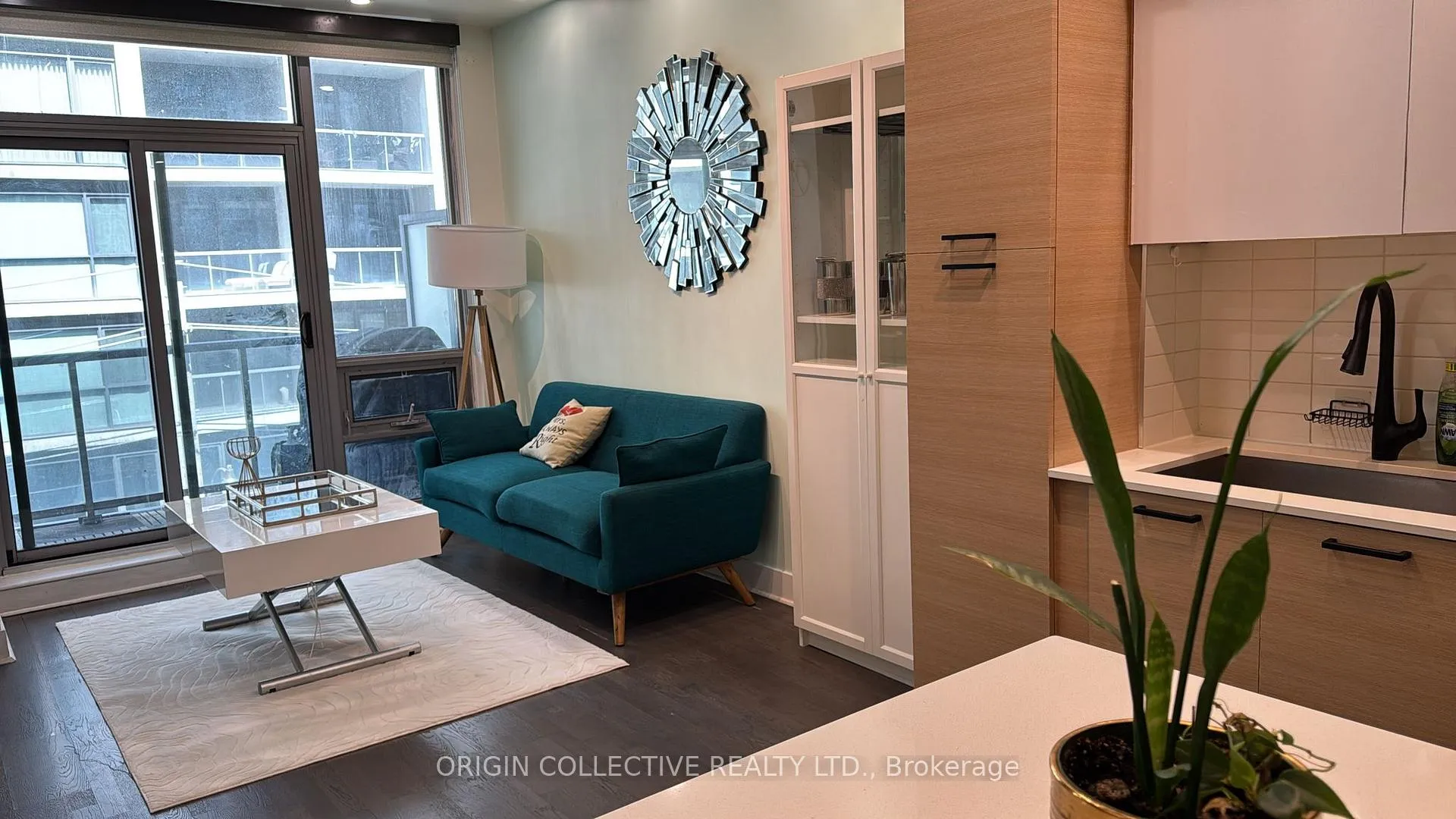 Front of Unit 417, 399 Adelaide Street W