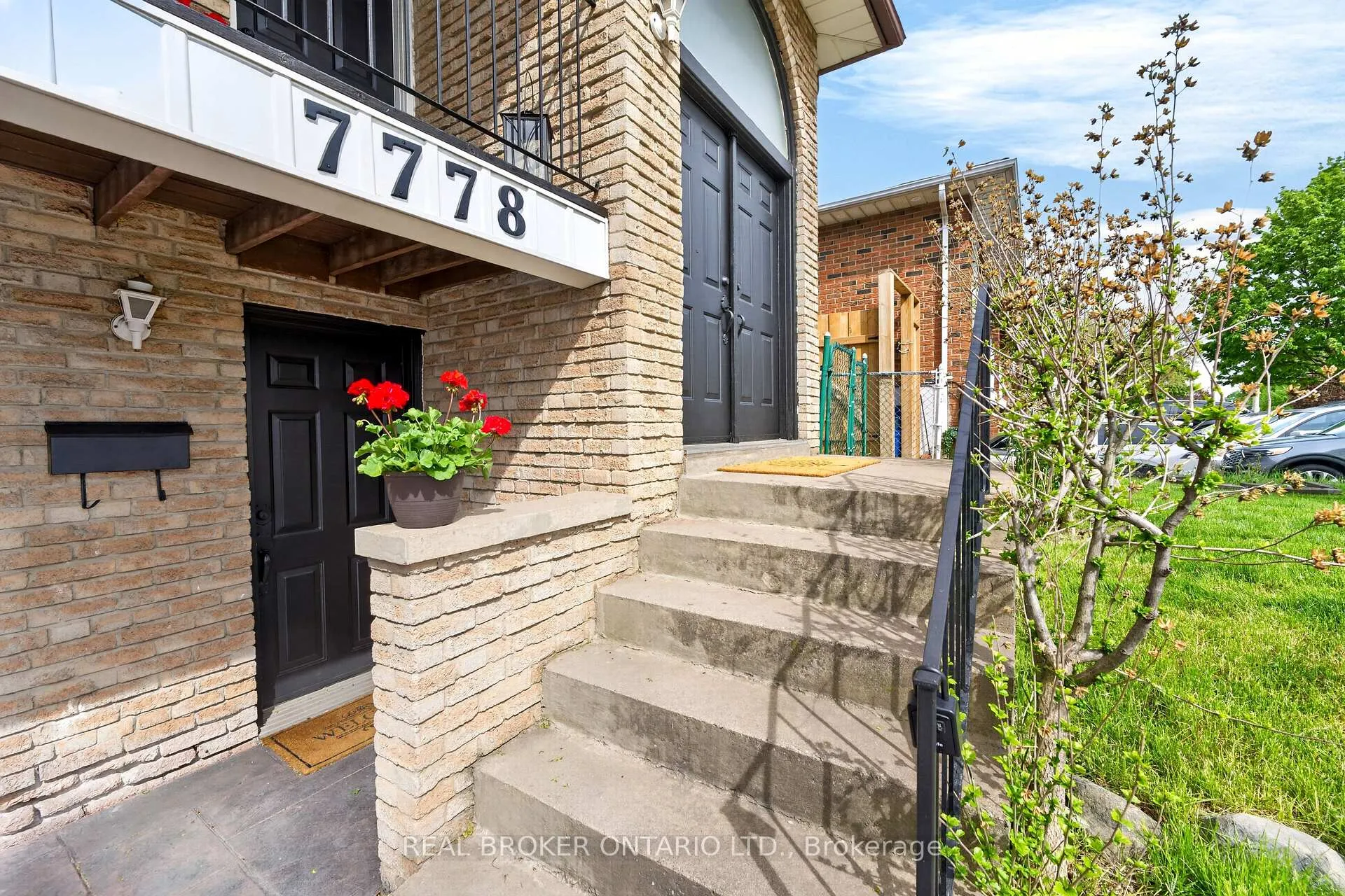 Photo 3 of 7778 Benavon Road, Mississauga, Malton — HOMEH