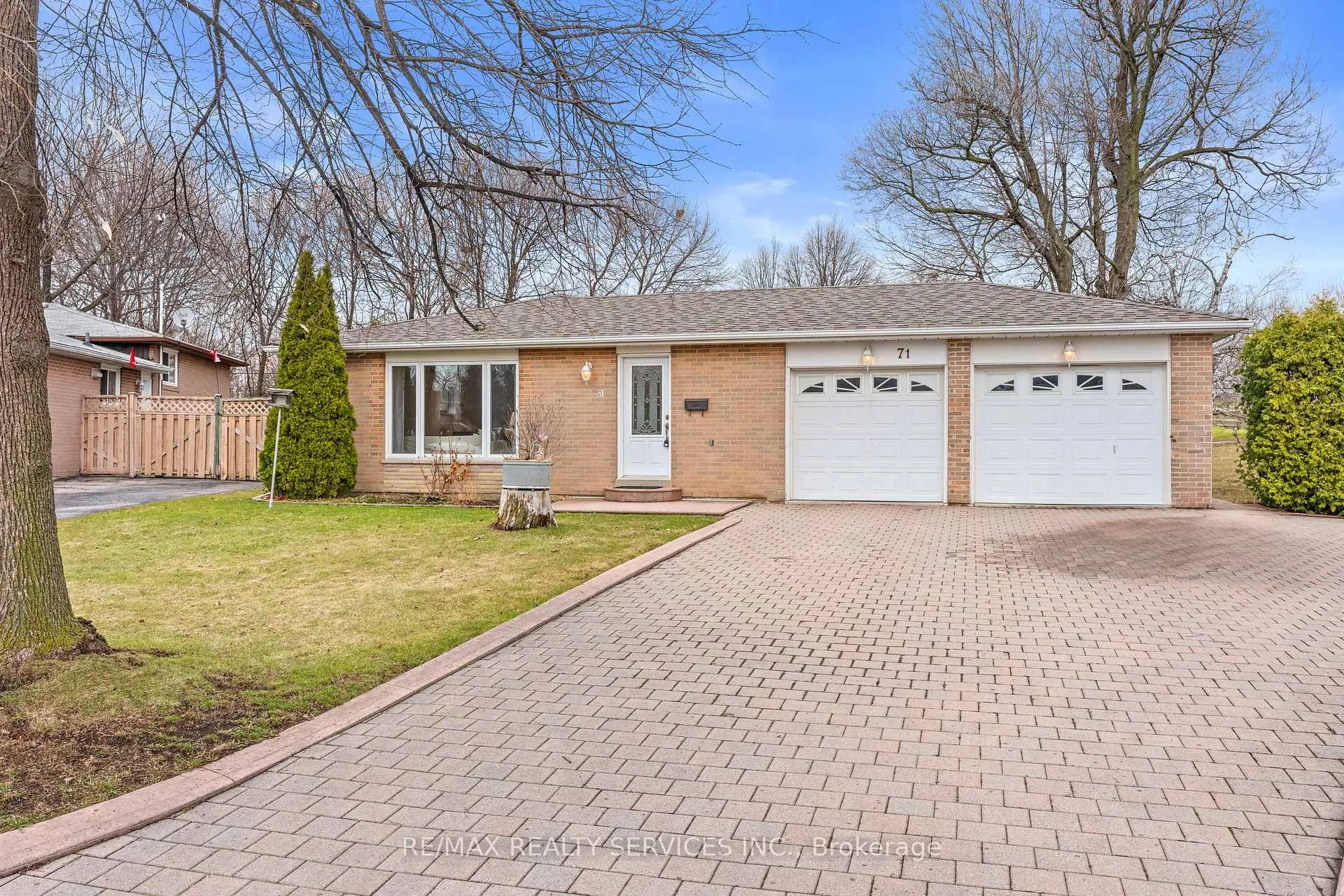 Photo 3 of 71 Belmont Drive, Brampton, Avondale — HOMEH