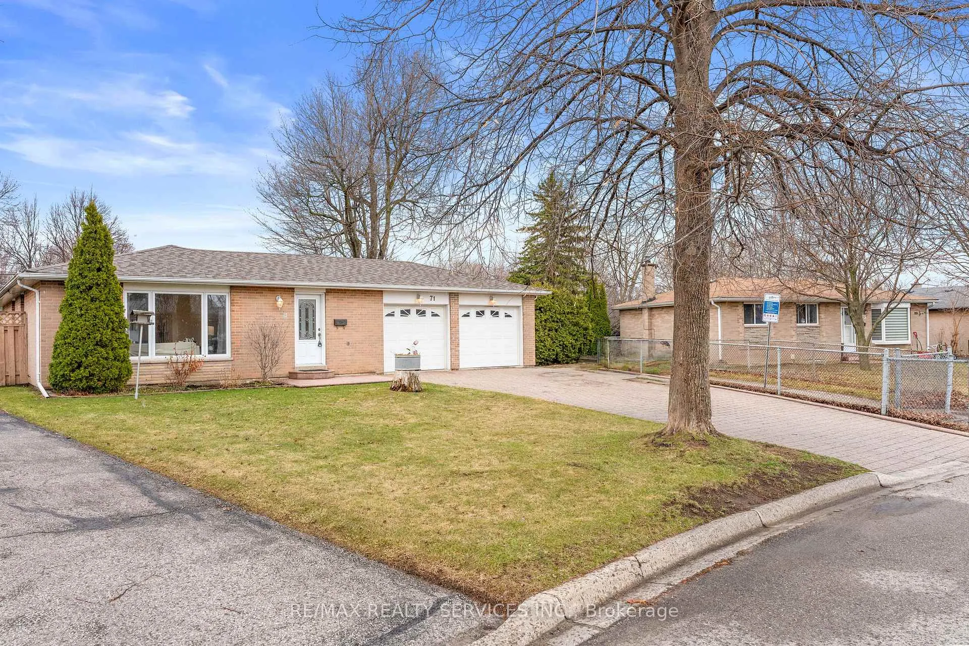 Photo 5 of 71 Belmont Drive, Brampton, Avondale — HOMEH
