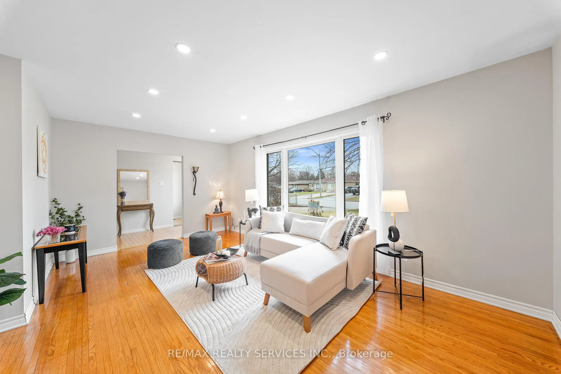 Photo 11 of 71 Belmont Drive, Brampton, Avondale — HOMEH