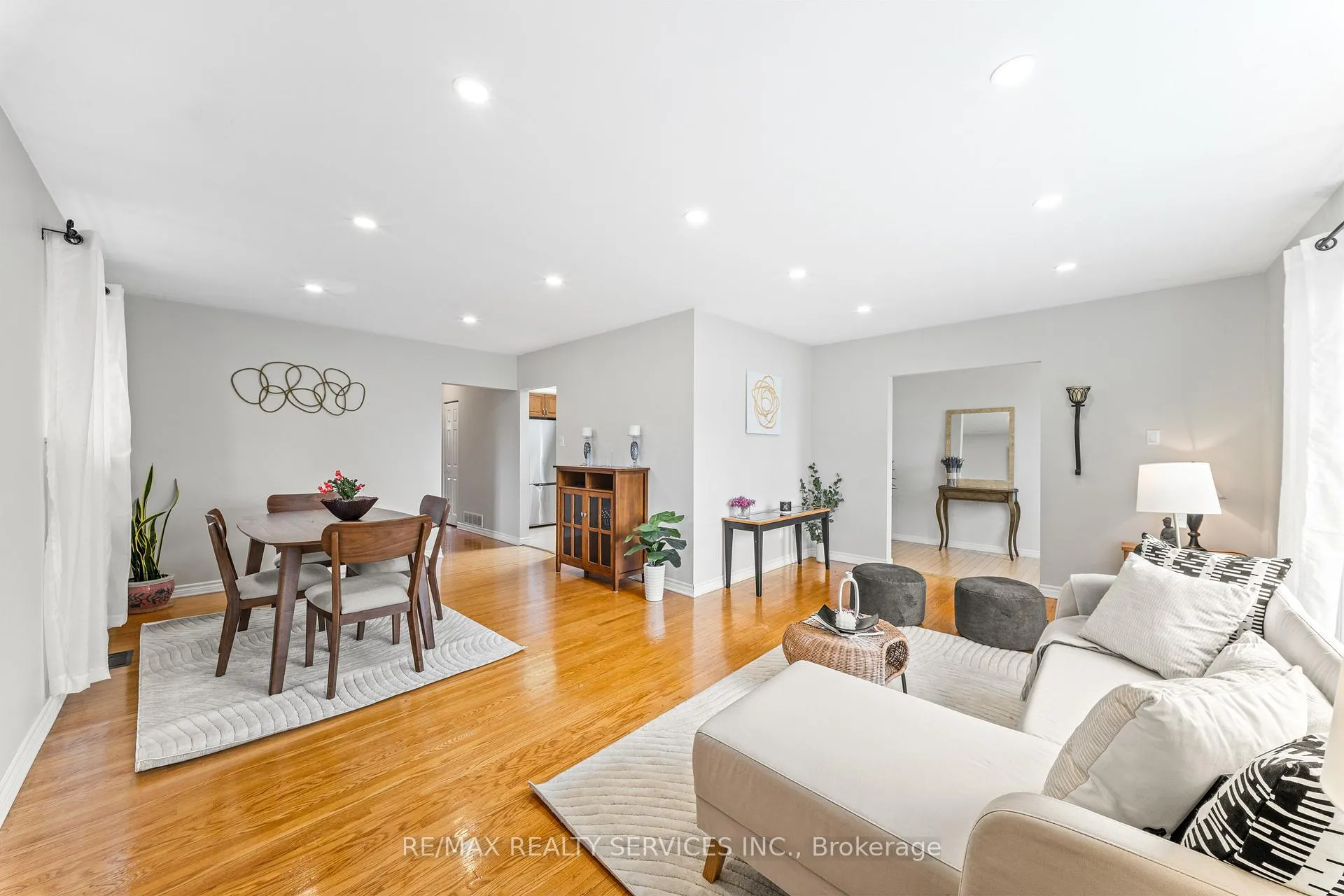 Photo 12 of 71 Belmont Drive, Brampton, Avondale — HOMEH