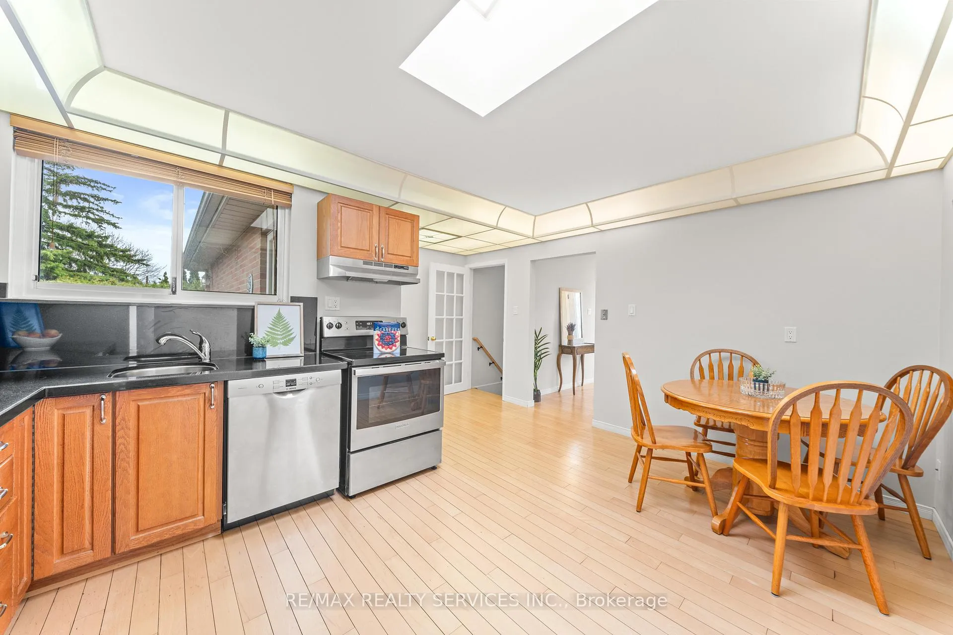 Photo 21 of 71 Belmont Drive, Brampton, Avondale — HOMEH