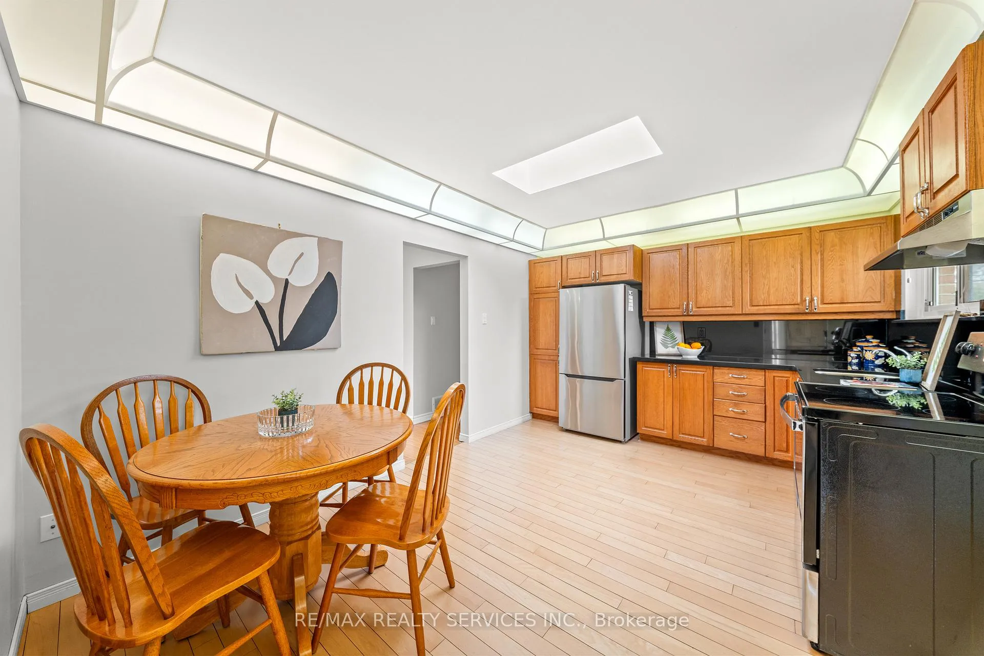 Photo 22 of 71 Belmont Drive, Brampton, Avondale — HOMEH