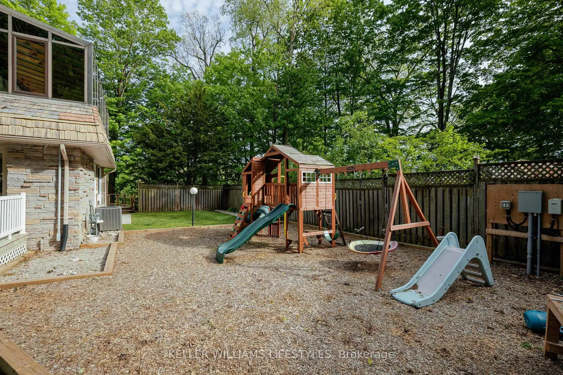 Photo 24 of 10893 Old River Road, Middlesex Centre, Komoka — HOMEH