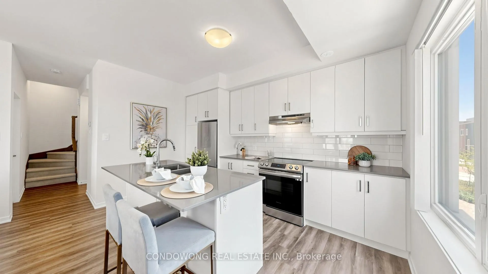 Photo 3 of Unit 49, 31 Honeycrisp Crescent, Vaughan, Vaughan Corporate Centre — HOMEH