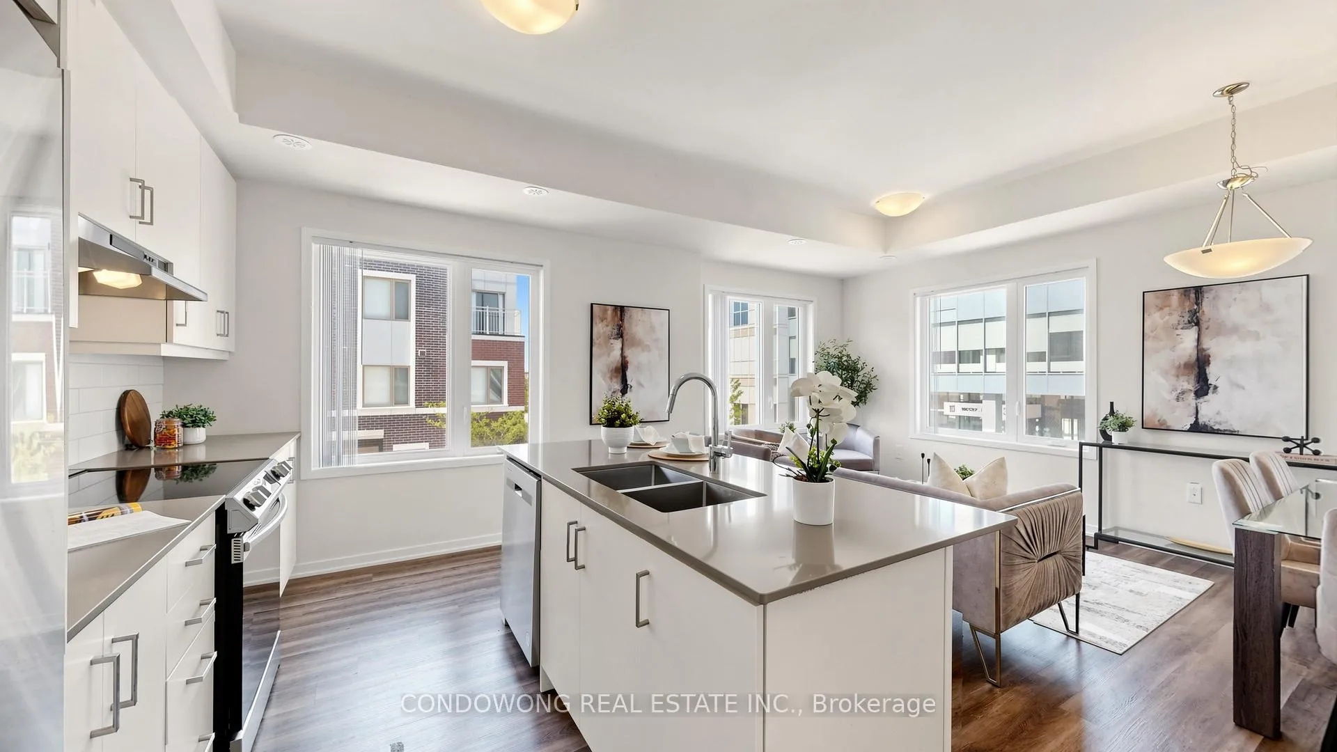 Photo 4 of Unit 49, 31 Honeycrisp Crescent, Vaughan, Vaughan Corporate Centre — HOMEH