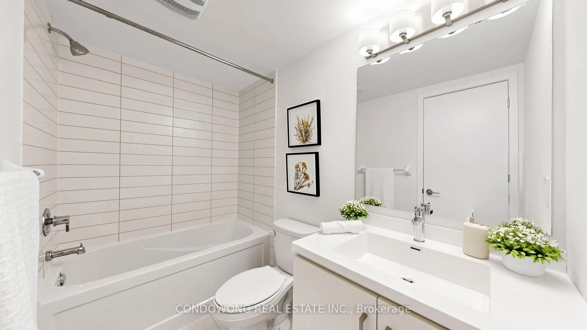 Photo 9 of Unit 49, 31 Honeycrisp Crescent, Vaughan, Vaughan Corporate Centre — HOMEH