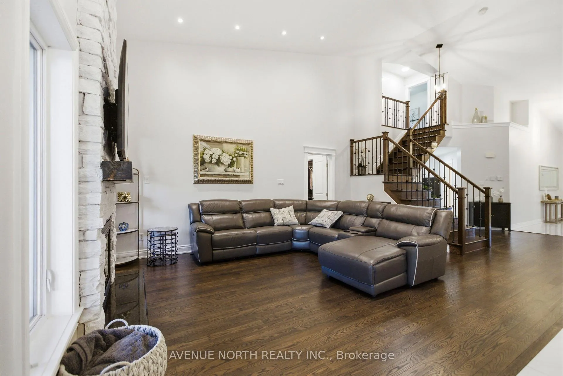 Photo 12 of 22 Kemp Drive, Ottawa, Blossom Park/Kemp Park/Findlay Creek — HOMEH