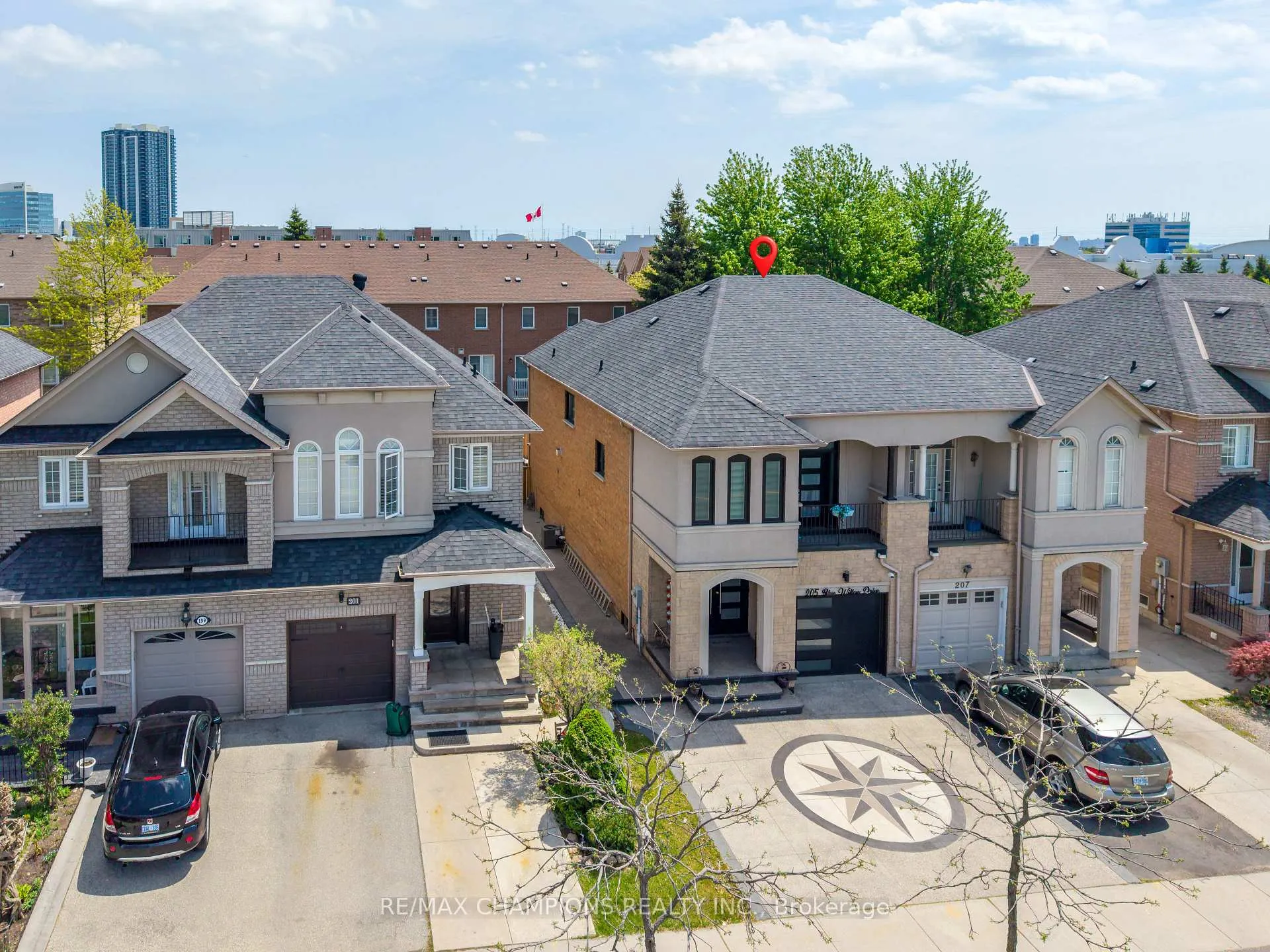 Photo 2 of 205 Blue Willow Drive, Vaughan, East Woodbridge — HOMEH