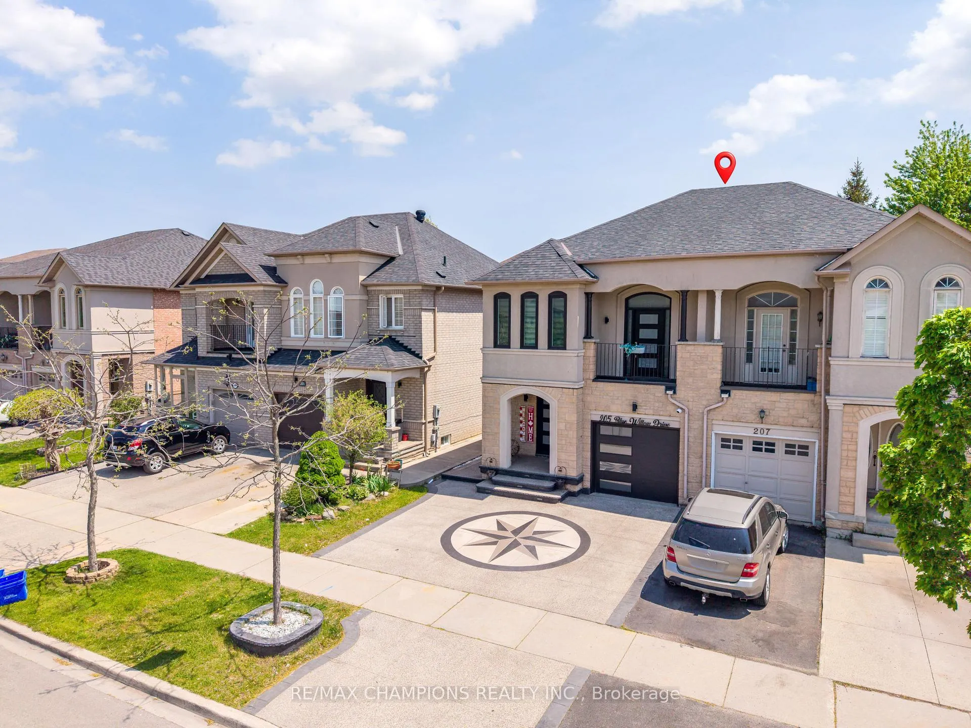 Photo 4 of 205 Blue Willow Drive, Vaughan, East Woodbridge — HOMEH