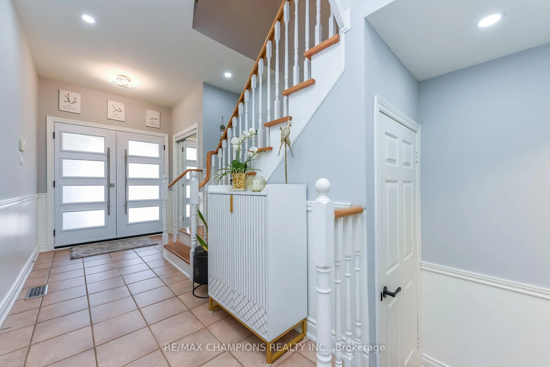 Photo 8 of 205 Blue Willow Drive, Vaughan, East Woodbridge — HOMEH