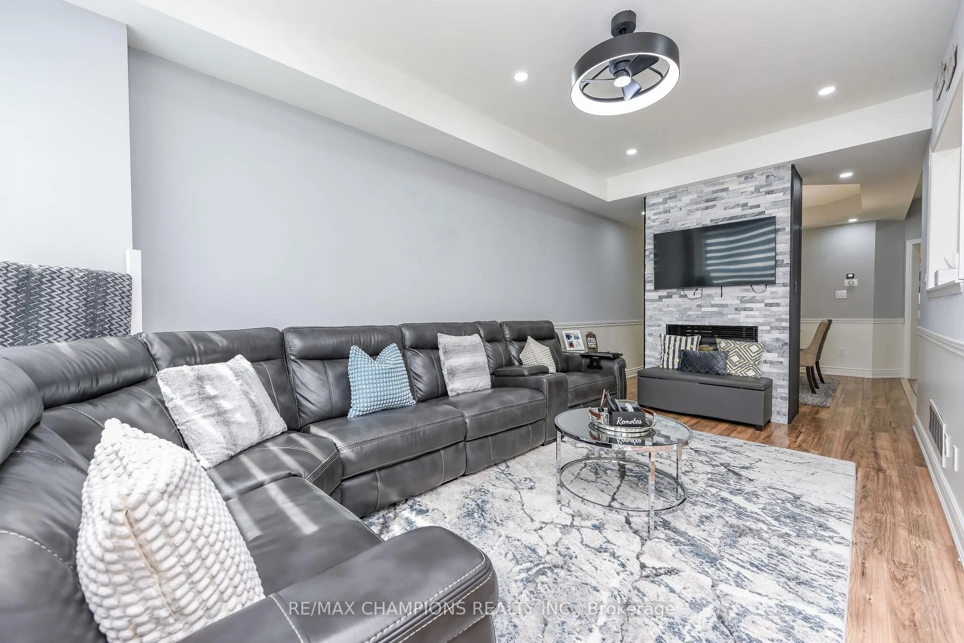 Photo 15 of 205 Blue Willow Drive, Vaughan, East Woodbridge — HOMEH