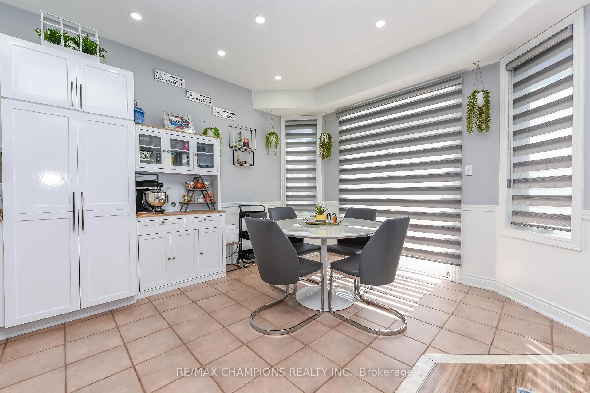 Photo 17 of 205 Blue Willow Drive, Vaughan, East Woodbridge — HOMEH