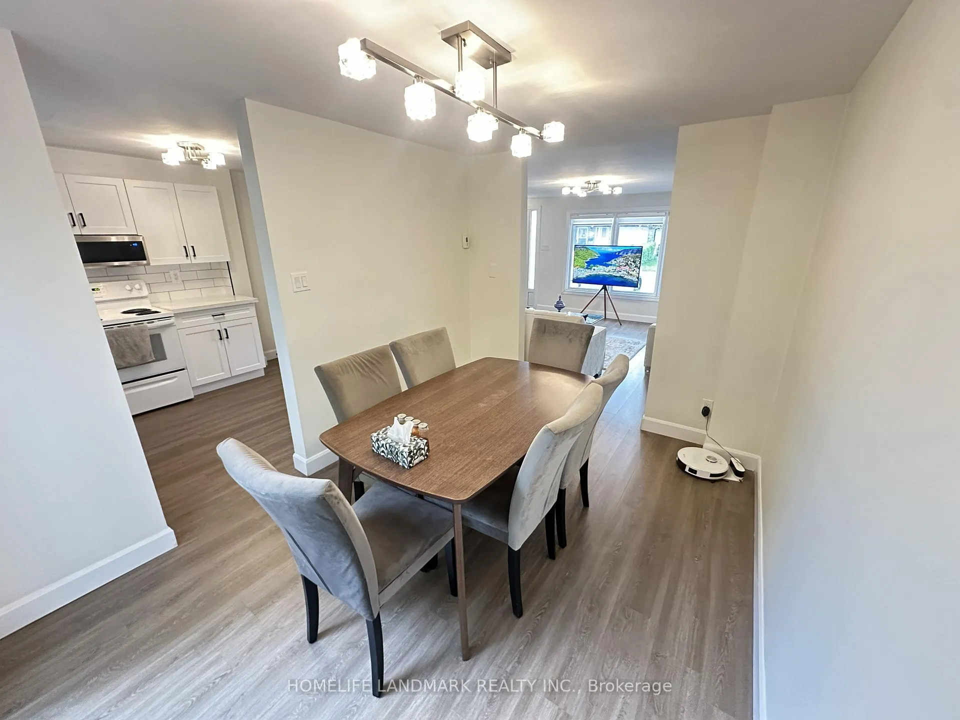 Photo 8 of 754 Parkview Crescent, Cambridge — HOMEH