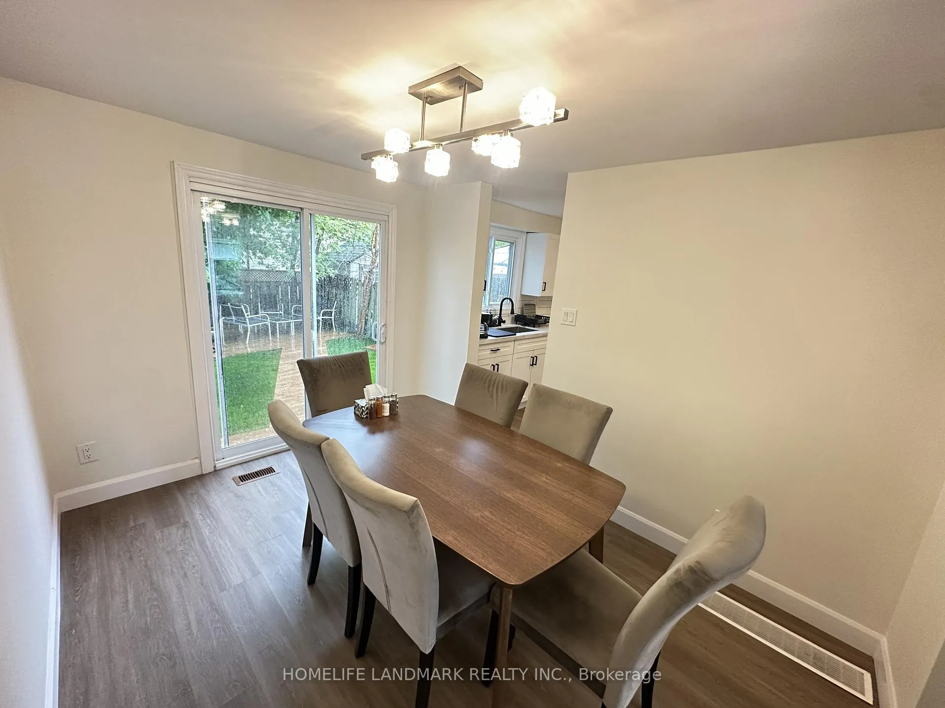 Photo 9 of 754 Parkview Crescent, Cambridge — HOMEH