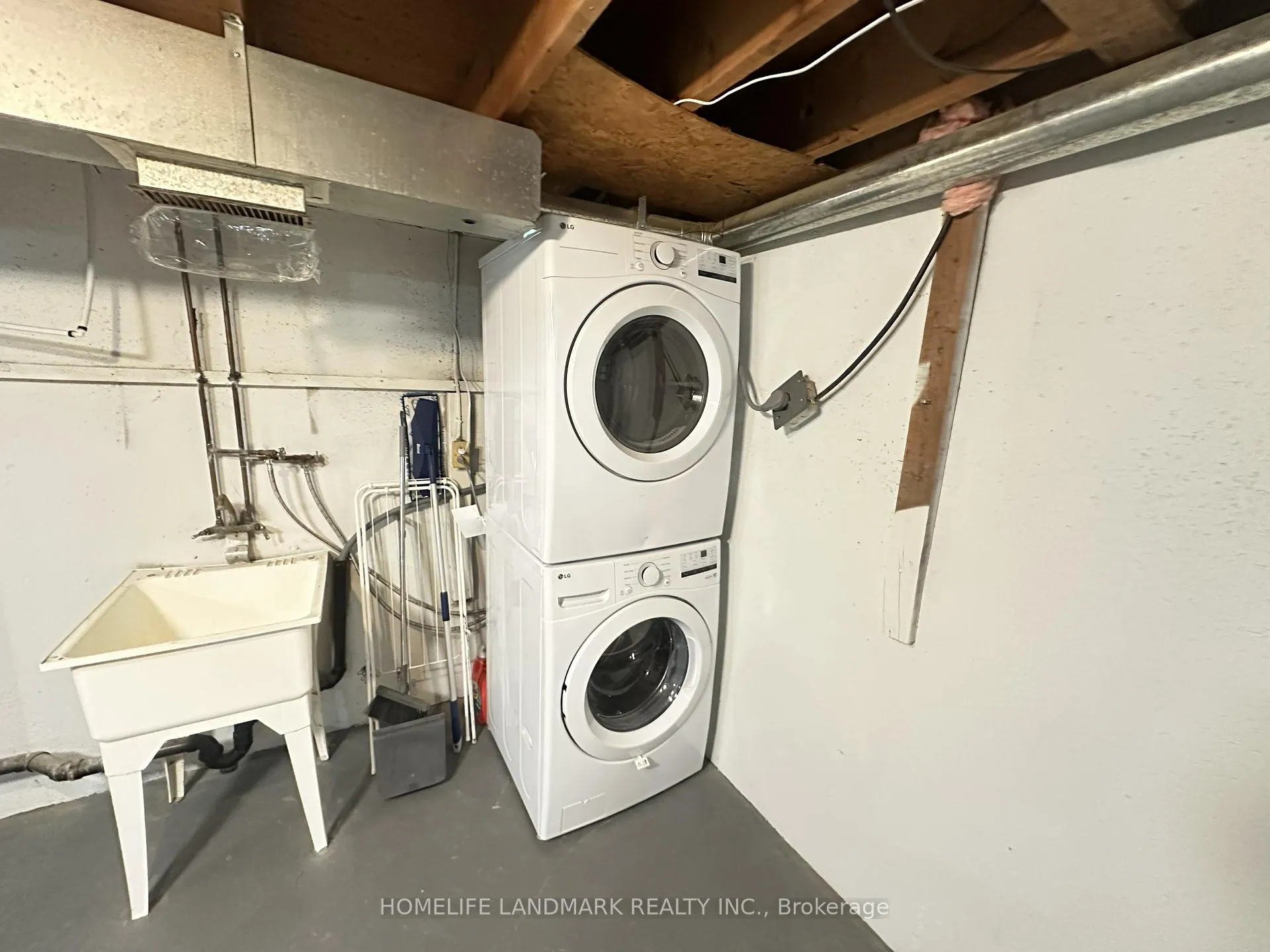 Photo 22 of 754 Parkview Crescent, Cambridge — HOMEH
