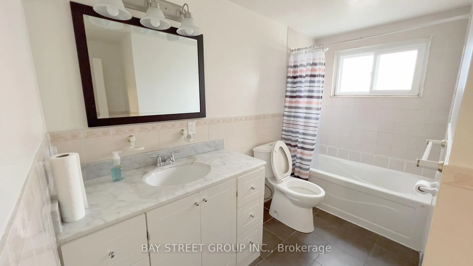 Photo 16 of 31 Colonsay Road, Markham, Royal Orchard — HOMEH