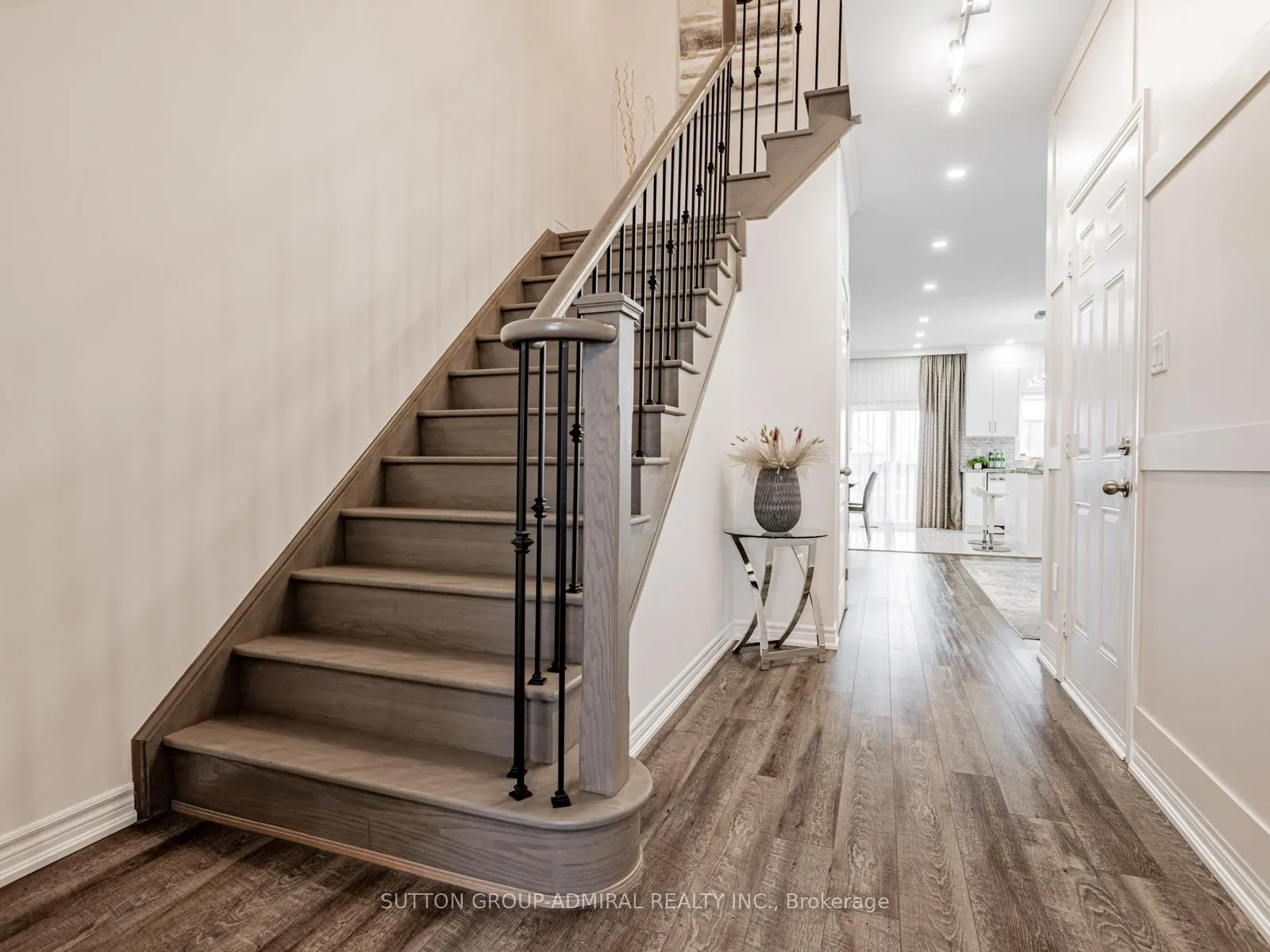 Photo 4 of 1215 Peelar Crescent, Innisfil, Lefroy — HOMEH