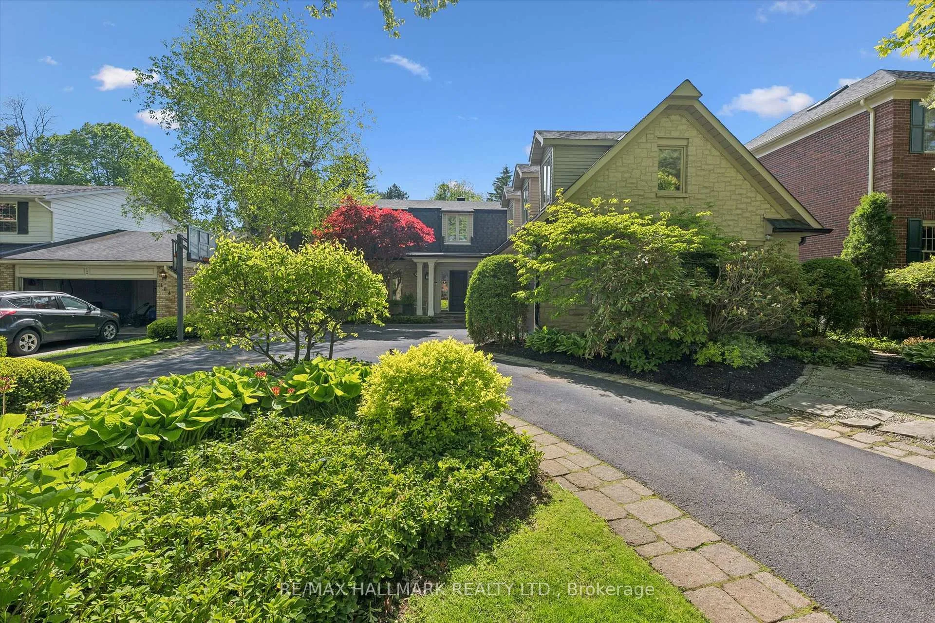 Photo 2 of 98 Rosemary Lane, Hamilton, Ancaster — HOMEH