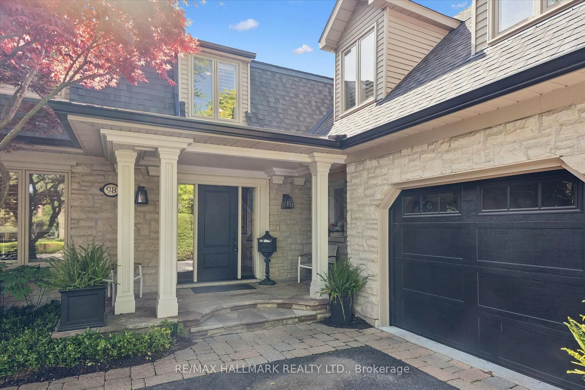 Photo 3 of 98 Rosemary Lane, Hamilton, Ancaster — HOMEH