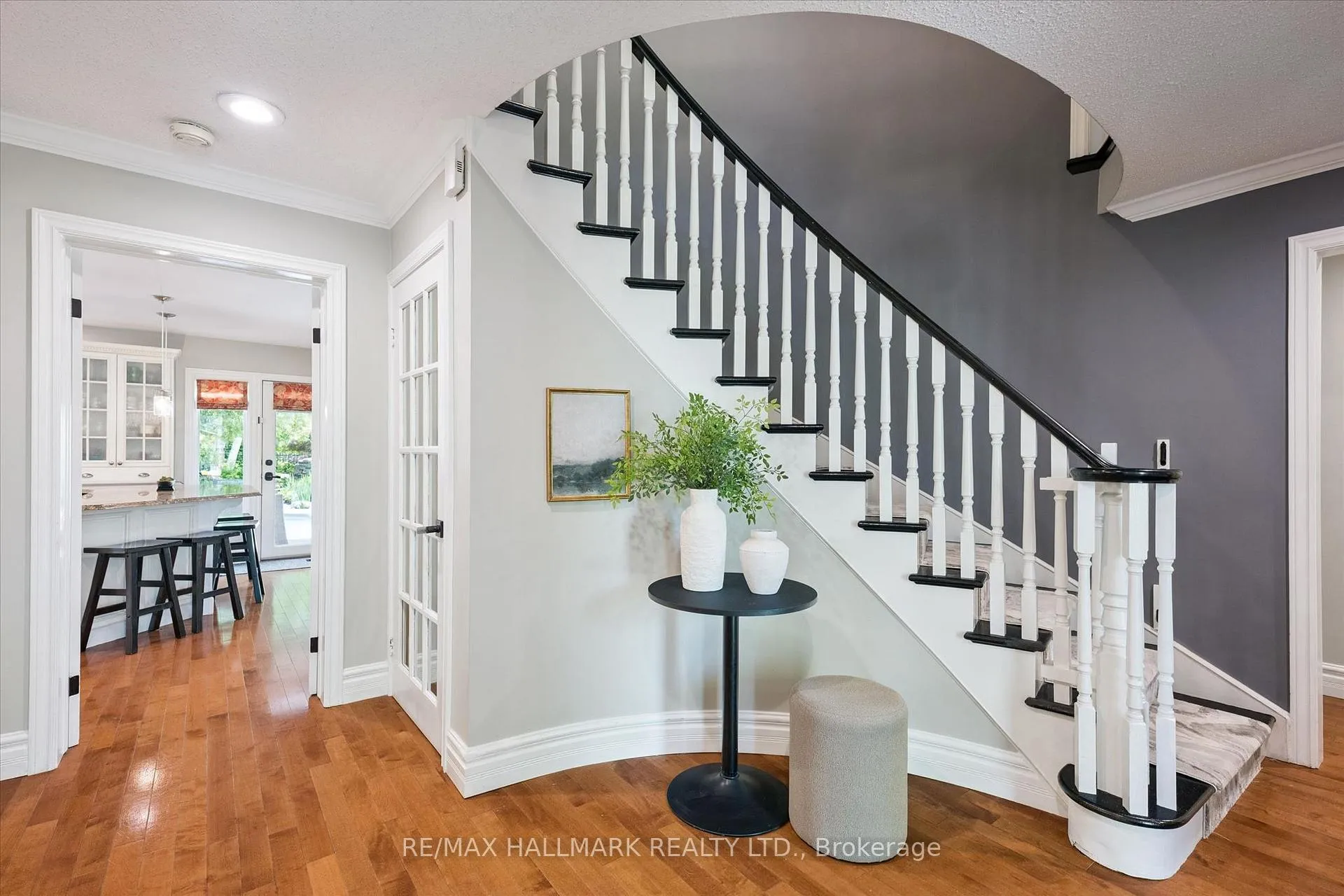 Photo 4 of 98 Rosemary Lane, Hamilton, Ancaster — HOMEH