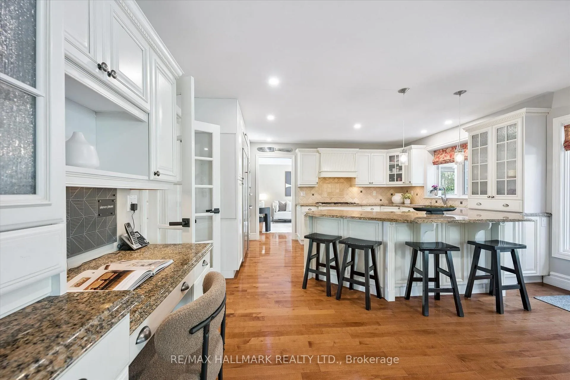 Photo 12 of 98 Rosemary Lane, Hamilton, Ancaster — HOMEH
