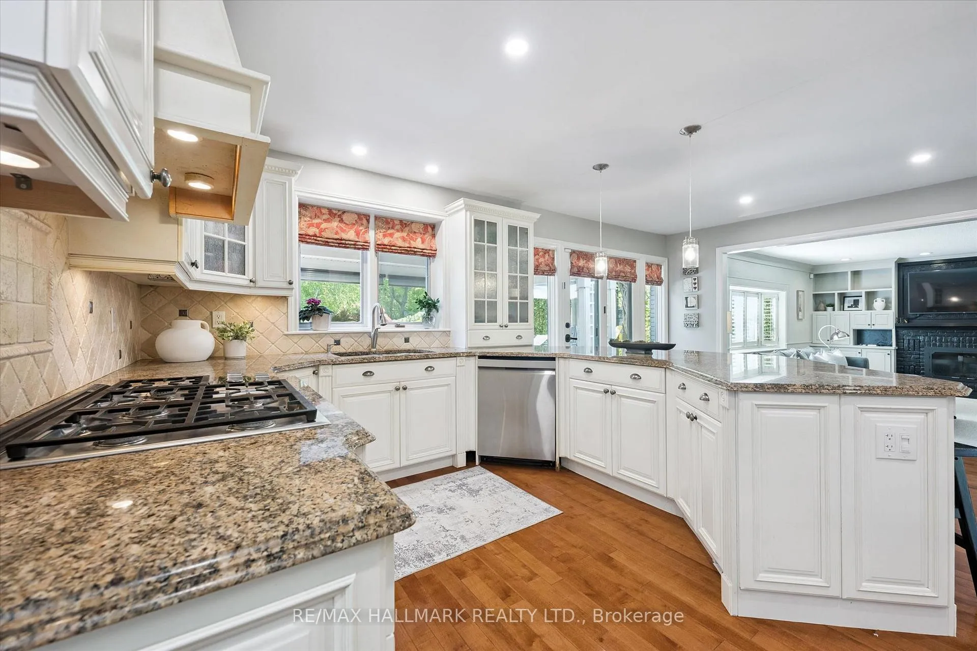 Photo 14 of 98 Rosemary Lane, Hamilton, Ancaster — HOMEH