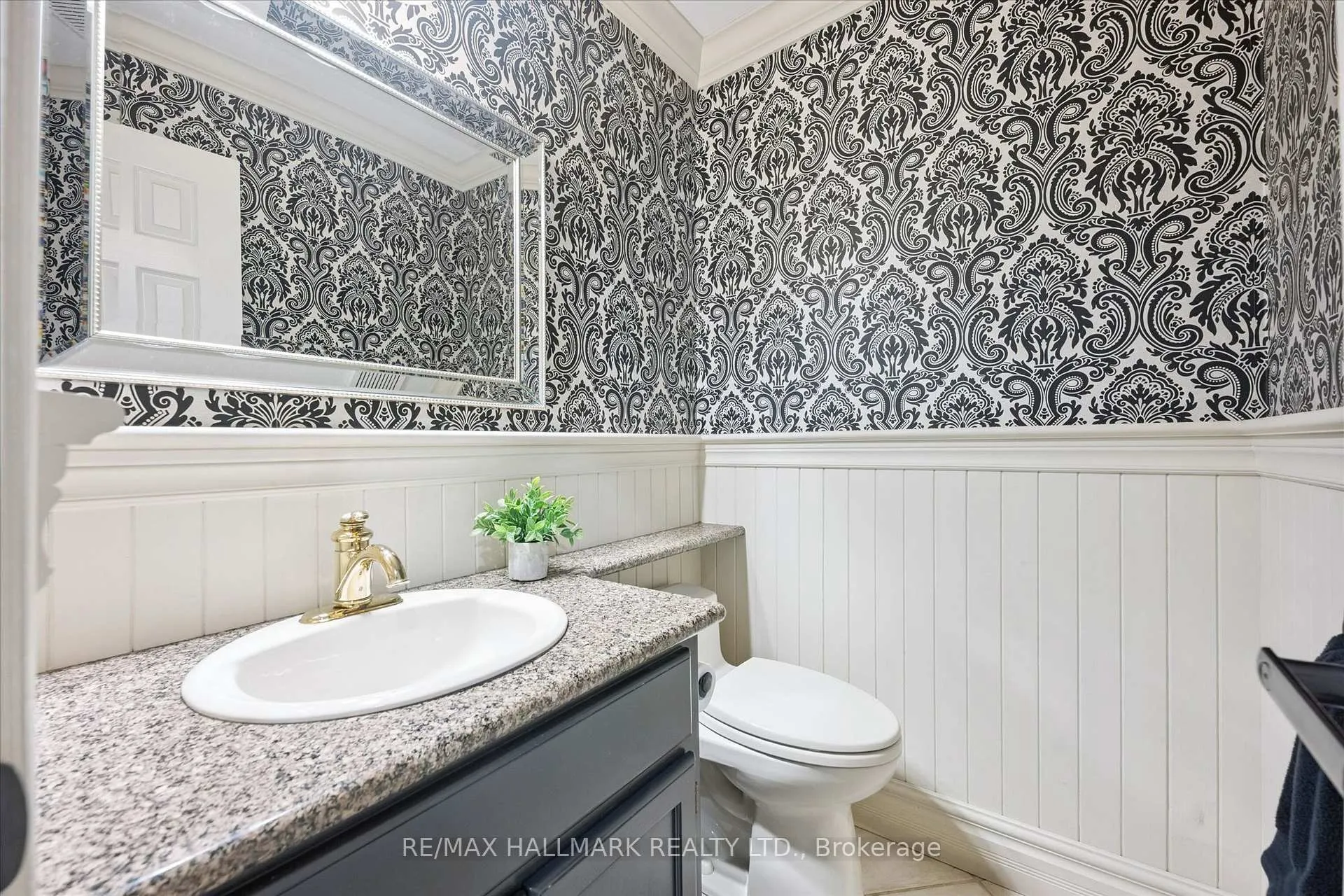 Photo 18 of 98 Rosemary Lane, Hamilton, Ancaster — HOMEH