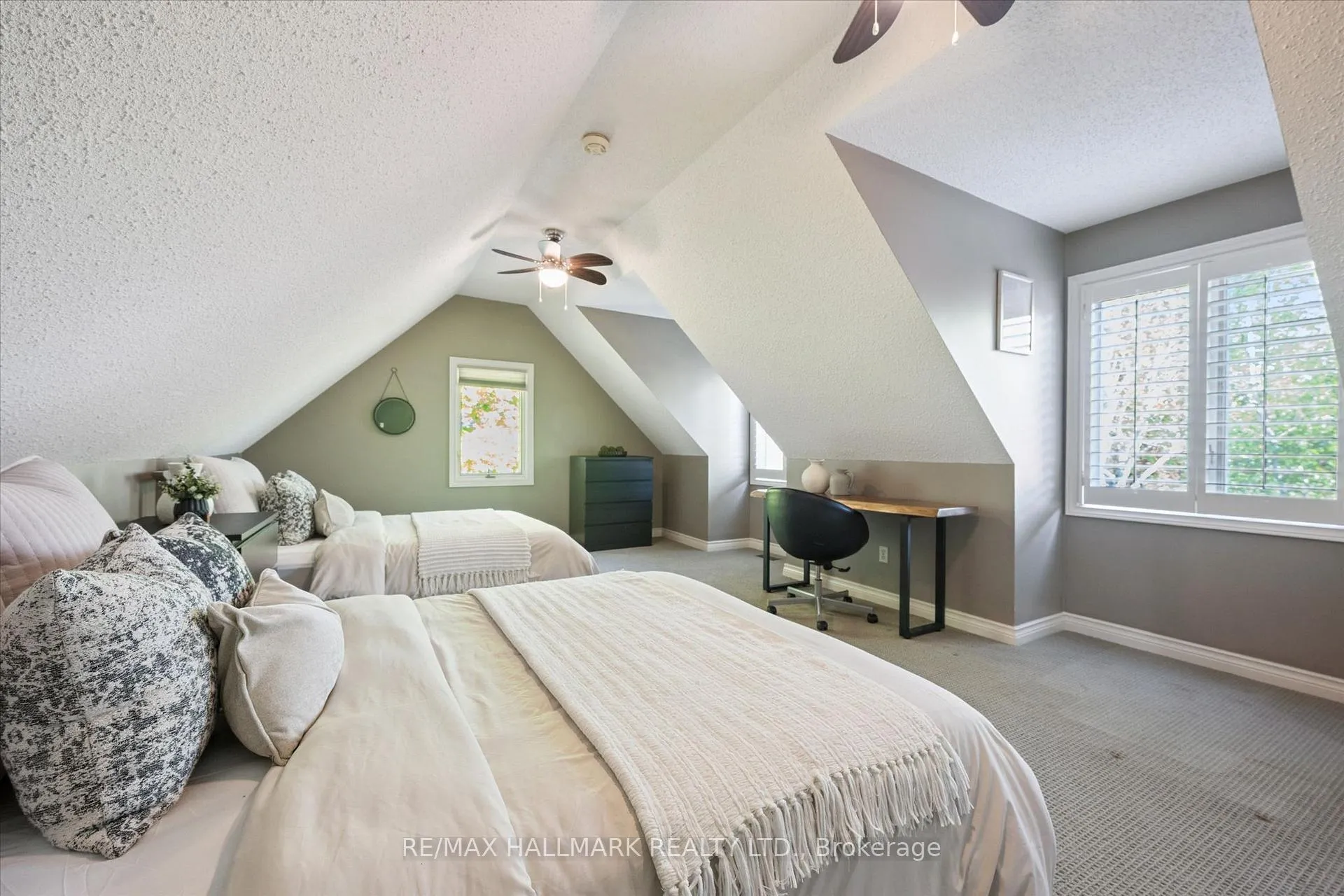 Photo 20 of 98 Rosemary Lane, Hamilton, Ancaster — HOMEH