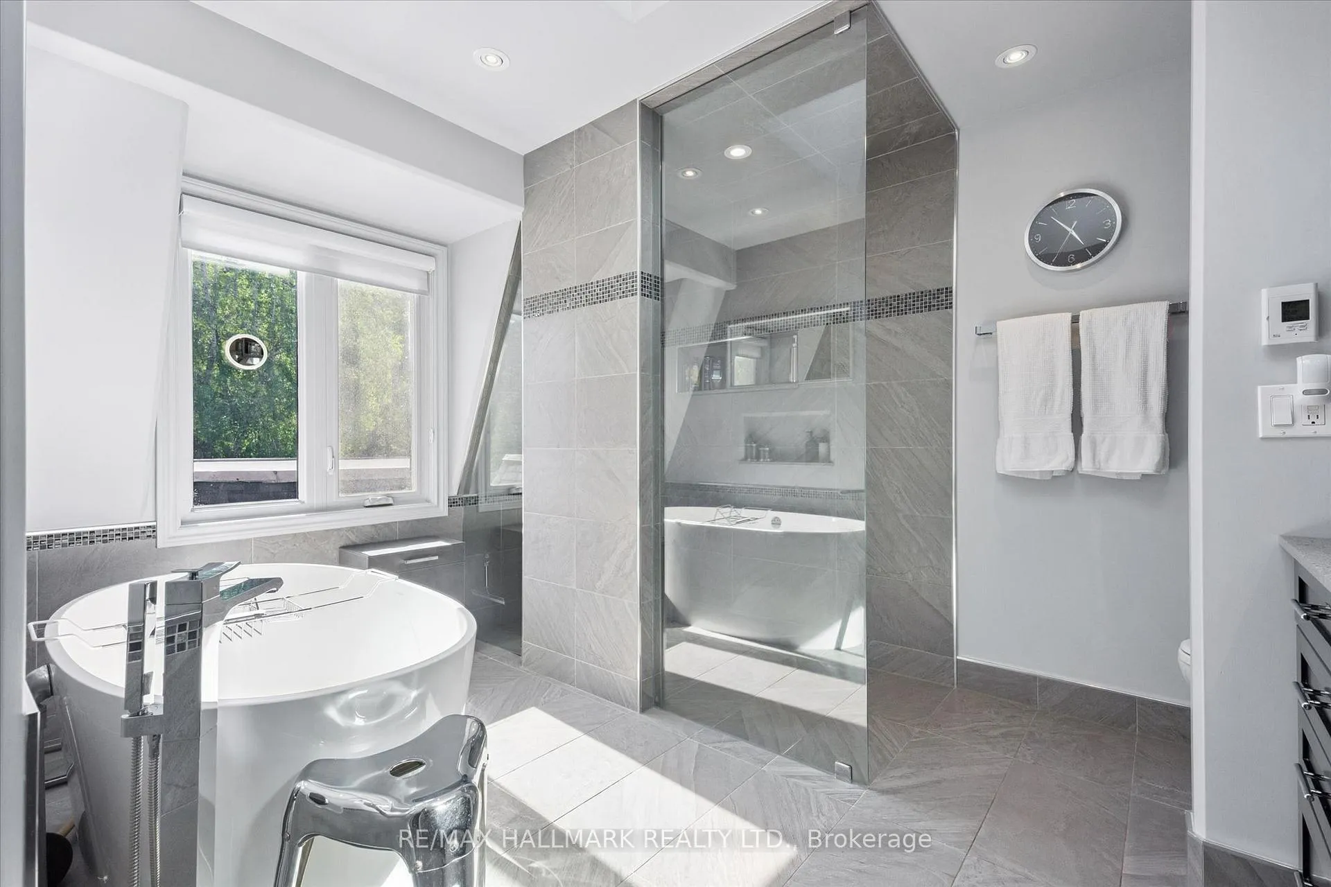 Photo 25 of 98 Rosemary Lane, Hamilton, Ancaster — HOMEH