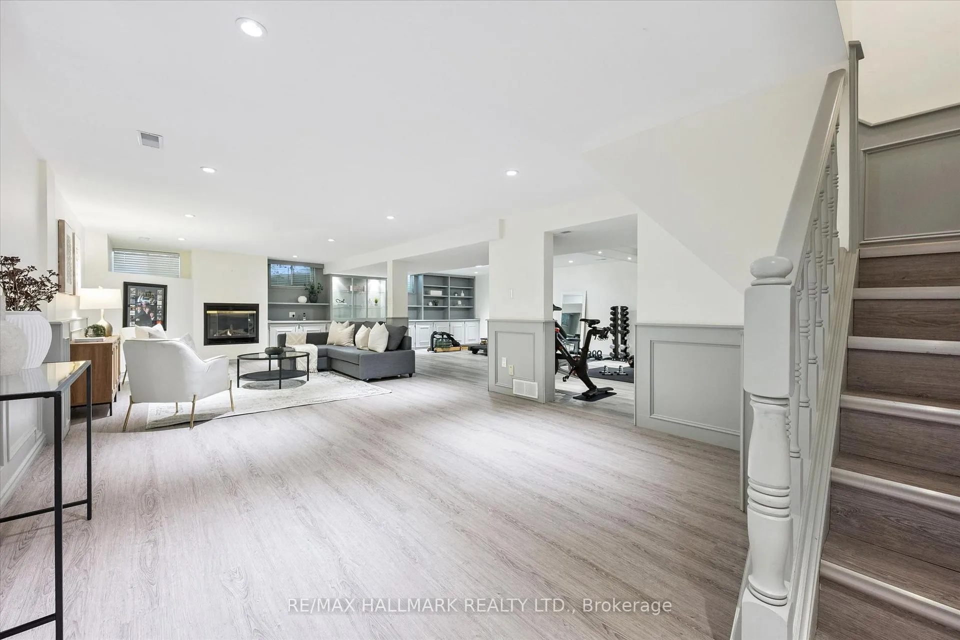Photo 32 of 98 Rosemary Lane, Hamilton, Ancaster — HOMEH